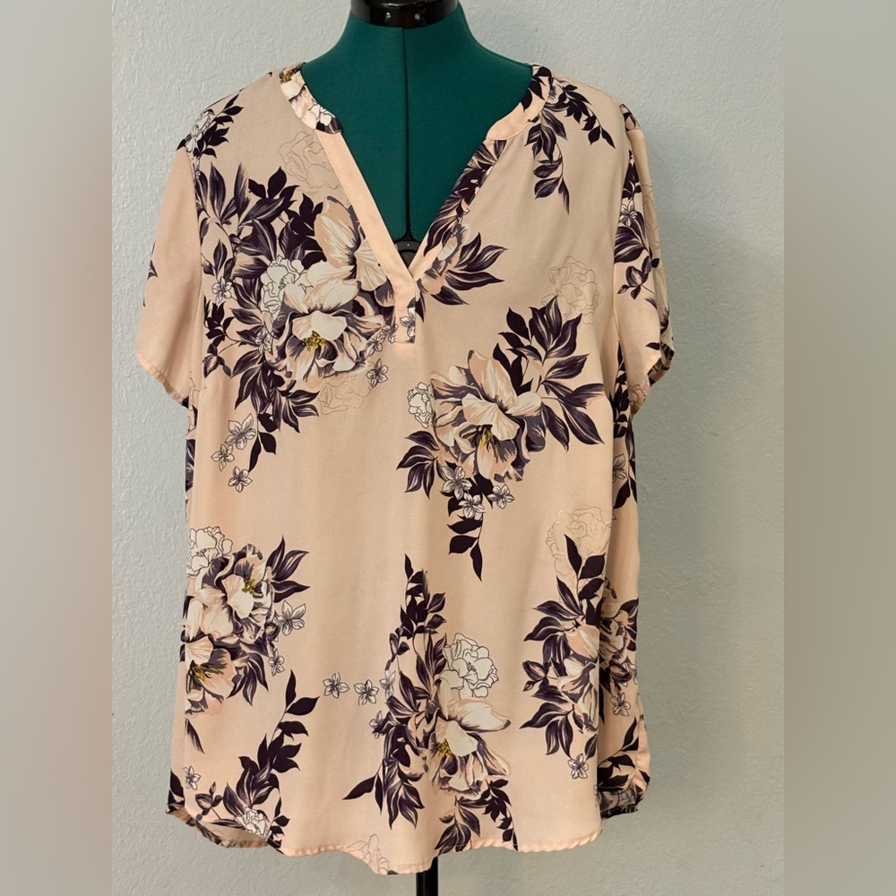Torrid Cream/light pink and purple Floral Blouse size 1